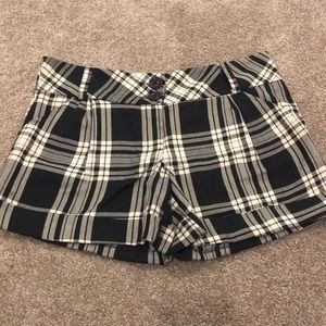 Black & white graphic plaid shorts Sz 5